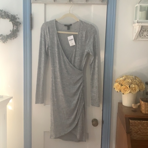 NWT knot wrap waist dress - Picture 2 of 13